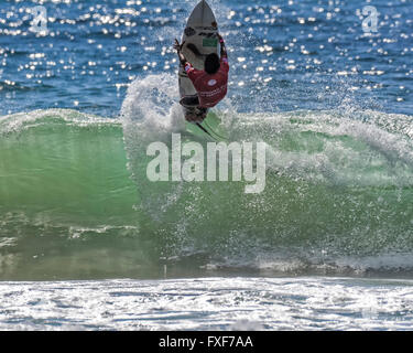 6 mars 2016 : surfeur professionnel Heitor Alves (BRA) monte un vague pendant les quarts de finale de l'Australian Open annuel de surf à Manly Beach à Sydney. Dion Atkinson (AUS) bat Heitor Alves (BRA) 17.50 à 13.50 pour gagner le quart de finale de la chaleur. Sydney, Australie. 06 mars, 2016. © Hugh Peterswald/Alamy Live News Banque D'Images