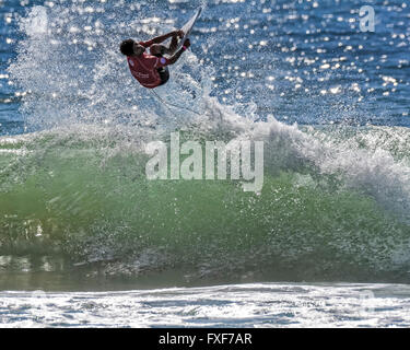 6 mars 2016 : surfeur professionnel Heitor Alves (BRA) monte un vague pendant les quarts de finale de l'Australian Open annuel de surf à Manly Beach à Sydney. Dion Atkinson (AUS) bat Heitor Alves (BRA) 17.50 à 13.50 pour gagner le quart de finale de la chaleur. Sydney, Australie. 06 mars, 2016. © Hugh Peterswald/Alamy Live News Banque D'Images