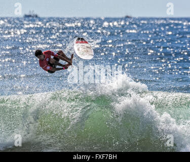 6 mars 2016 : surfeur professionnel Heitor Alves (BRA) monte un vague pendant les quarts de finale de l'Australian Open annuel de surf à Manly Beach à Sydney. Dion Atkinson (AUS) bat Heitor Alves (BRA) 17.50 à 13.50 pour gagner le quart de finale de la chaleur. Sydney, Australie. 06 mars, 2016. © Hugh Peterswald/Alamy Live News Banque D'Images