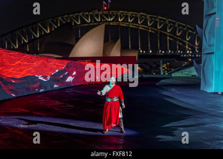 Australie Aperçu de l'opéra "Turandot" pour Handa Opera on Sydney Harbour avec un géant 9m de haut et 60m de long et 18m de haut dragon pagoda se dressant au dessus de la scène. Réalisateur chinois Chen Shi-Zheng's "Turandot" se déroulera du 24 mars au 24 avril à Mme Macquaries Point sur le port de Sydney. Sydney, Australie. 14 mars, 2016. © Hugh Peterswald/Alamy Live News Banque D'Images