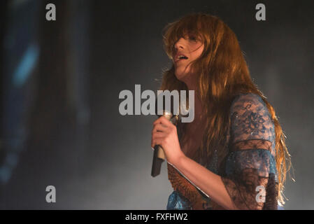 Turin, Italie. 14 avril, 2016. Florence et la machine effectuer à palalpitour le 14 avril 2016 à Turin, Italie Banque D'Images