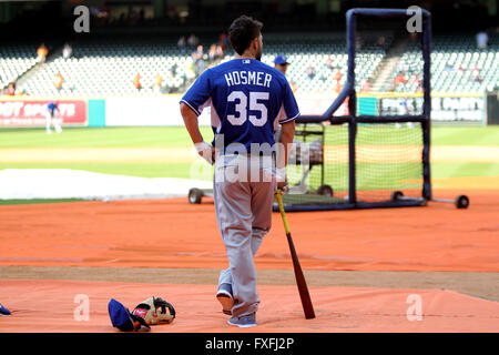 Houston, TX, USA. 14 avr, 2016. Le joueur de premier but des Royals de Kansas City, Eric Hosmer (35) attend de prendre la pratique au bâton avant de la MLB baseball match entre les Astros de Houston et les Royals de Kansas City de Minute Maid Park de Houston, TX. Image Crédit : Erik Williams/Cal Sport Media. Credit : csm/Alamy Live News Banque D'Images