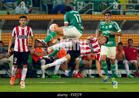 SAO PAULO, BRÉSIL - 14/04/2016 : PALM RIVER PLATE X - strong divisé pendant le match entre Palmeiras et River Plate-URU tenue à Allianz Park. Comparaison n'est valable que pour le 6e tour de la phase de groupes de la Copa Libertadores 2016 Bridgestone. Crédit : Richard Callis/Alamy Live News Banque D'Images