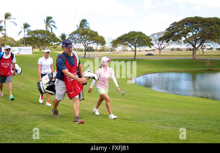 Kapolei, Hawaii, USA. 14 avril, 2016. Ai Miyazato promenades pour la 8e orifice pendant le deuxième tour de la Lotte Championship présenté par Hershey à Ko Olina Golf Club à Kapolei, HI Crédit : Cal Sport Media/Alamy Live News Banque D'Images