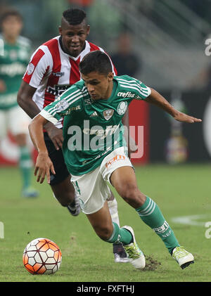 SAO PAULO, BRÉSIL - 14/04/2016 : PALM RIVER PLATE X URU - l'Erik, le SE Palmeiras lors du match contre le CA River Plate, l'équipe au cours de match valide pour le 6e tour de la phase de groupes de la Copa Libertadores, l'Allianz Arena Park. Photo : Cesar Greco / FotoArena/Alamy Live News Banque D'Images