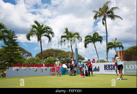 Kapolei, Hawaii, USA. 15 avril 2016 - Danielle Kang hits son coup de départ sur le 1er trou au cours de la troisième série de championnat Lotte présenté par Hershey à Ko Olina Golf Club à Kapolei, HI Crédit : Cal Sport Media/Alamy Live News Banque D'Images