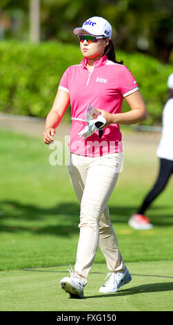 Kapolei, Hawaii, USA. 15 avril 2016 - Dans l'allée des promenades Gee Chun au cours de la troisième série de championnat Lotte présenté par Hershey à Ko Olina Golf Club à Kapolei, HI Crédit : Cal Sport Media/Alamy Live News Banque D'Images