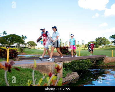 Kapolei, Hawaii, USA. 15 avril 2016 - Danielle Kang traverse la 18e trou pont pendant la troisième série de la Lotte Championship présenté par Hershey à Ko Olina Golf Club à Kapolei, HI Crédit : Cal Sport Media/Alamy Live News Banque D'Images