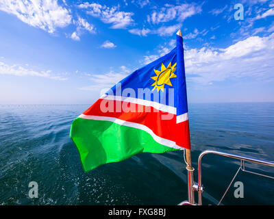 Drapeau de la Namibie sur un bateau à moteur, la Namibie Banque D'Images