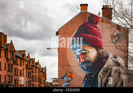 GLASGOW 02 avril, 2016 ; la peinture murale d'un homme avec les oiseaux, sur le mur dans le centre de Galsgow, en Écosse. Banque D'Images