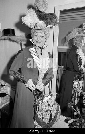 Deutsch österreichische Schauspielerin und Tänzerin, Marika Rökk Sängerin, Deutschland 1970 er Jahr. L'actrice autrichienne allemande, danseuse et chanteuse Marika Roekk, l'Allemagne des années 1970. 24x36 swNeg638 Banque D'Images