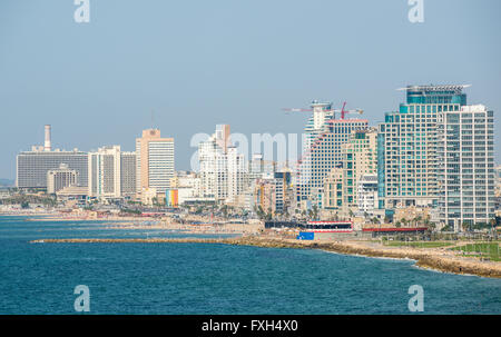 Vue depuis le parc Abrasha à Jaffa, Tel-Aviv, Israël avec une tour de la mer, Tour de l'Opéra, le roi David et la tour Beach hôtels Banque D'Images