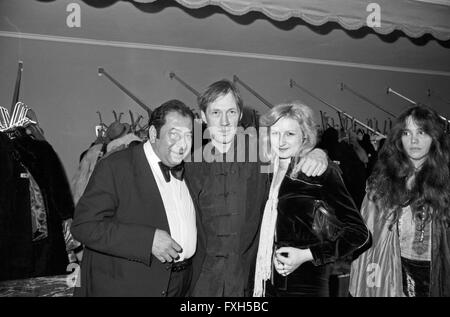 Der amerikanische Acteurs et Actrices David Carradine beim Deutschen Filmball am 16.01.1976 in München, Deutschland 1970 er Jahre. L'acteur américain David Carradine au Deutscher Filmball le 16 janvier 1976 à Munich, Allemagne des années 1970. 24x36 swNegV113 Banque D'Images