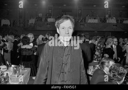 Der amerikanische Acteurs et Actrices David Carradine beim Deutschen Filmball am 16.01.1976 in München, Deutschland 1970 er Jahre. L'acteur américain David Carradine au Deutscher Filmball le 16 janvier 1976 à Munich, Allemagne des années 1970. 24x36 swNegV117 Banque D'Images