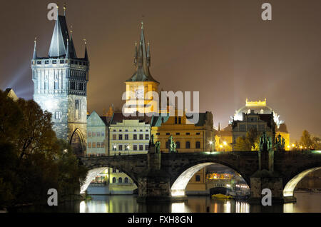 Le Pont Charles, Prague de nuit Banque D'Images