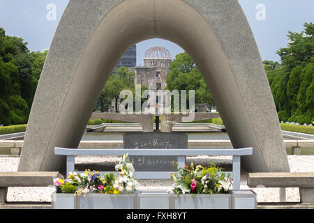 Monument Cénotaphe, Hiroshima Peace Memorial Park Banque D'Images