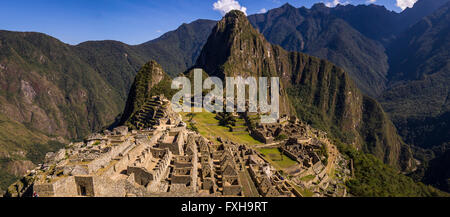 Le Machu Picchu, au Pérou en Octobre 2015 : où les Incas ont l'habitude de vivre de nos jours des milliers de touristes viennent pour voir le patrimoine de l'Inca. M Banque D'Images