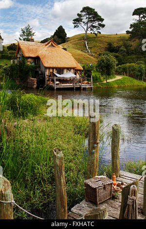 Une maison avec aubes à Hobbiton movie set en Nouvelle Zélande Banque D'Images