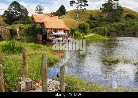 Une maison avec aubes à Hobbiton movie set en Nouvelle Zélande Banque D'Images