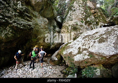 Le Sentiero Attrezzato Sallagoni Rio via ferrata vélo, près de l'Arco, Dolomites, Italie Banque D'Images