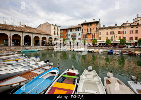 Peschiera del Garda, Lac de Garde, Vérone, Vénétie, province de l'Italie Banque D'Images