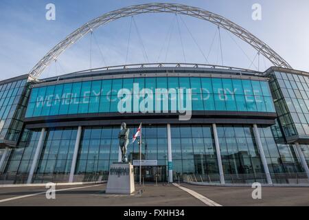 Le stade de Wembley le stade national de football à Londres Angleterre Royaume-uni Banque D'Images