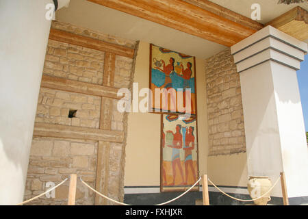 Monument historique peintures minoennes sur mur dans palais de Knossos, à partir de 2000 ans avant le Christ, l'un des plus importants greek monumen Banque D'Images