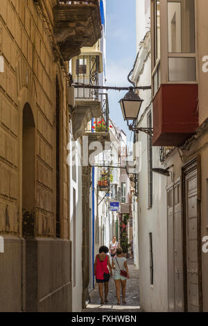 Tarifa, Costa de la Luz, Province de Cadiz, Andalousie, Espagne du sud. Ruelle de la vieille ville. Banque D'Images