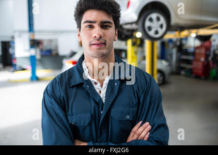 Mechanic with arms crossed Banque D'Images