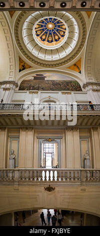 Panoramique vertical (photo 3) vue à l'intérieur du Musée de la Révolution à La Havane, Cuba. Banque D'Images