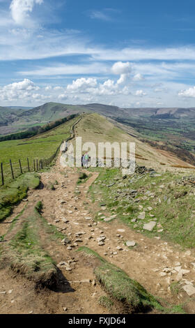 Le Grand Ridge à la recherche de Mam Tor à perdre à Hill et Hollins Cross, Peak District, Derbyshire, Angleterre. Banque D'Images