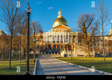 Le dôme doré de la Massachusetts State House, Boston Common, Boston, MA, USA Banque D'Images