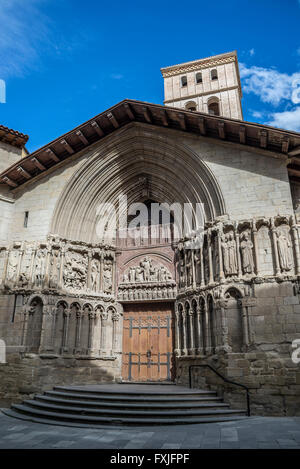 Façade principale de l'église de San Bartolomé à Logroño, La Rioja. L'Espagne. Banque D'Images