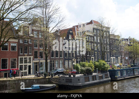 Façades de bâtiments historiques le long des canaux à Amsterdam Pays-Bas Banque D'Images