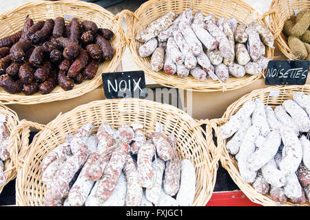 Produits de la ferme au marché de fermiers à Sarlat-la-Canéda dans le sud-ouest de la France Banque D'Images