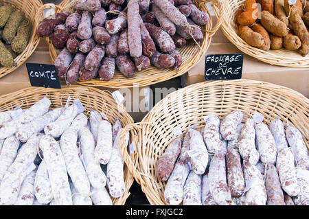 Produits de la ferme au marché de fermiers à Sarlat-la-Canéda dans le sud-ouest de la France Banque D'Images