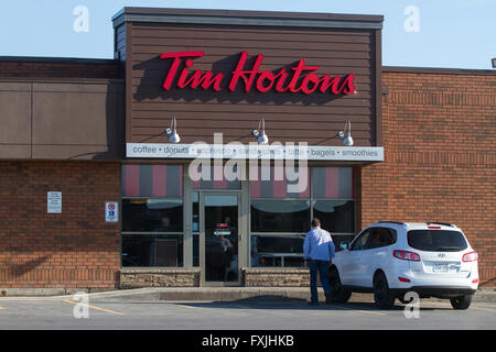 Le restaurant Tim Hortons à Napanee, Ont., le 16 avril 2016. Banque D'Images