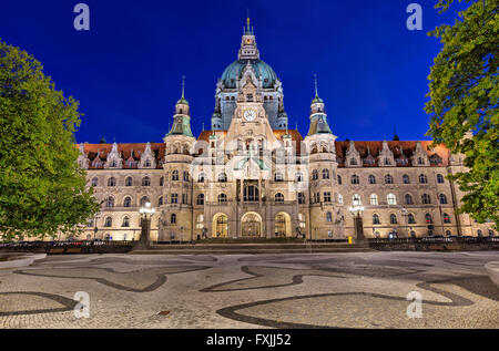 Façade de l'hôtel de ville de Hanovre dans la soirée, Basse-Saxe, Allemagne Banque D'Images