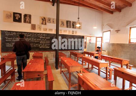 Une reconstitution de la classe type d'Antoni Gaudi aurait étudié à l'école, dans les motifs de la Sagrada Familia en cen Banque D'Images