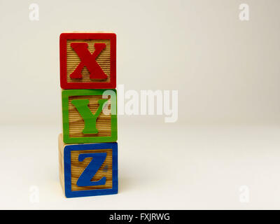 Kid's building blocks spelling le mot xyz. Banque D'Images