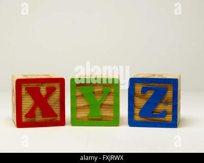 Kid's building blocks spelling le mot xyz. Banque D'Images