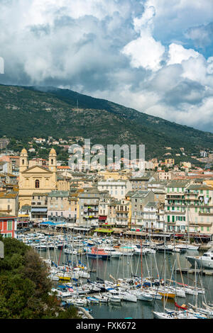 Vieux port, Vieux port, Port de Plaisance, port de plaisance avec l'église Saint Jean Baptiste, Bastia, Haute-Corse, Corse, côte du Nord Banque D'Images