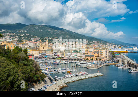 Vieux port, Vieux port, Port de Plaisance, port de plaisance avec l'église Saint Jean Baptiste, Bastia, Haute-Corse, Corse, côte du Nord Banque D'Images