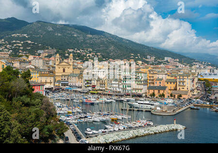 Vieux port, Vieux port, Port de Plaisance, port de plaisance avec l'église Saint Jean Baptiste, Bastia, Haute-Corse, Corse, côte du Nord Banque D'Images