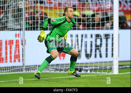 Manuel Neuer, GER, debout dans l'objectif, qualificatif pour l'UEFA Euro 2016, la Commerzbank Arena, Frankfurt am Main, Allemagne Banque D'Images