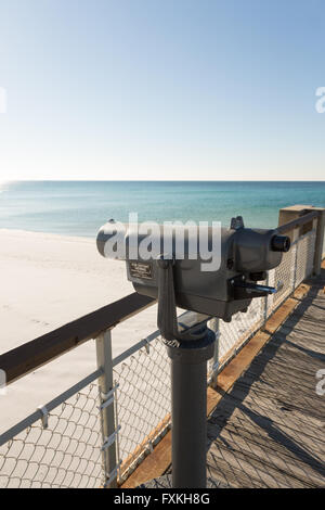 Vue étendue sur la jetée de l'Île Okaloosa le long de Fort Walton Beach, Floride. Banque D'Images