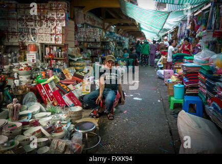 À l'intérieur du marché Binh Tay, Ho Chi Minh City, Vietnam Banque D'Images