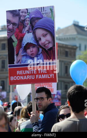 Vienne, Autriche. Apr 16, 2016. Le 16 novembre 2015, la Norvège en Barnevernet Naustdal a changé la vie de famille et dans le monde entier une Bodnariu roumaine unifiée communauté lorsqu'ils sont montés dans leur chambre et abusivement confisqué tous les cinq enfants nés de Marius et Ruth Bodnariu. Credit : Franz Perc/Alamy Live News Banque D'Images