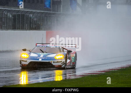 Circuit de Silverstone Northamptonshire UK. Apr 16, 2016. Qualyfying pratique pour la Ronde 1 du Championnat du Monde FIA d'Endurance (WEC) 6 heures de Silverstone. # 67 L'équipe de Chip Ganassi Ford UK - Ford GT (LMGTE PRO). Entraîné par Marino Franchitti/Andy Priaulx/Harry Zech. Credit : Action Plus Sport/Alamy Live News Banque D'Images