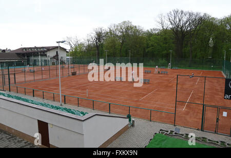 Kiev, Ukraine. 16 avril, 2016. Courts en terre battue de Campa Bucha Tennis Club au cours de BNP Paribas jeu FedCup contre l'Argentine l'Ukraine, Kiev, Ukraine. Crédit : Oleksandr Prykhodko/Alamy Live News Banque D'Images